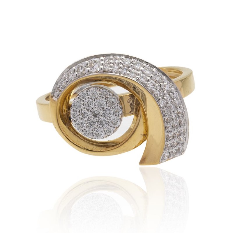 Sparkling Swirl Diamond Ring