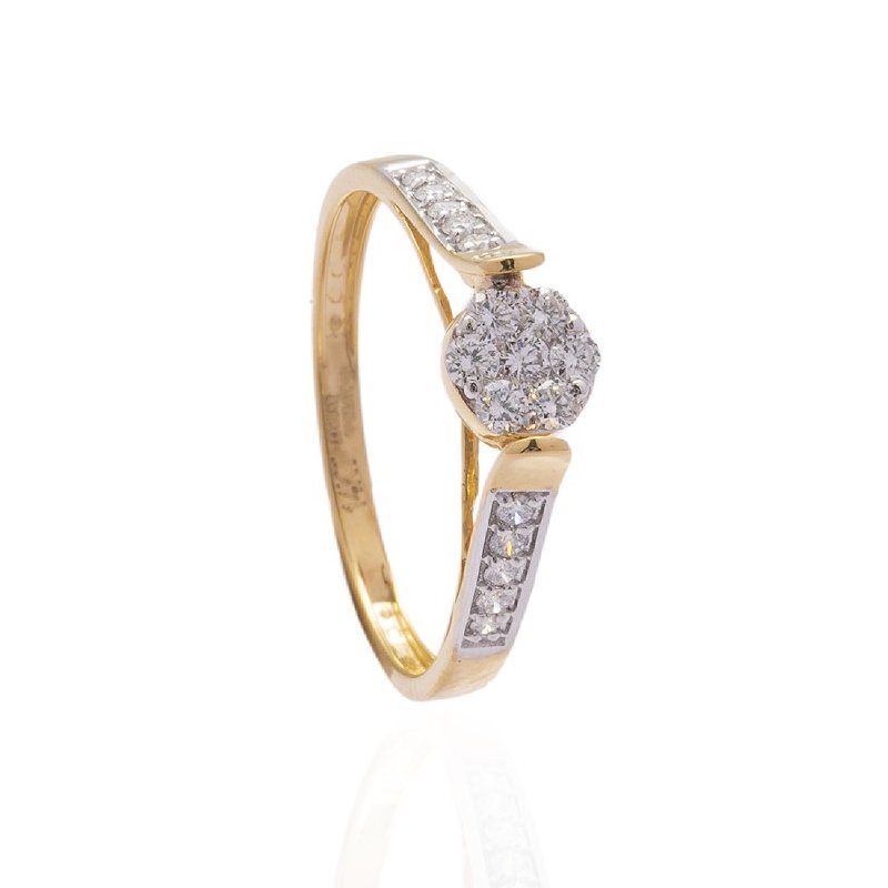 Radiant Crest Diamond Ring: Luxury Design