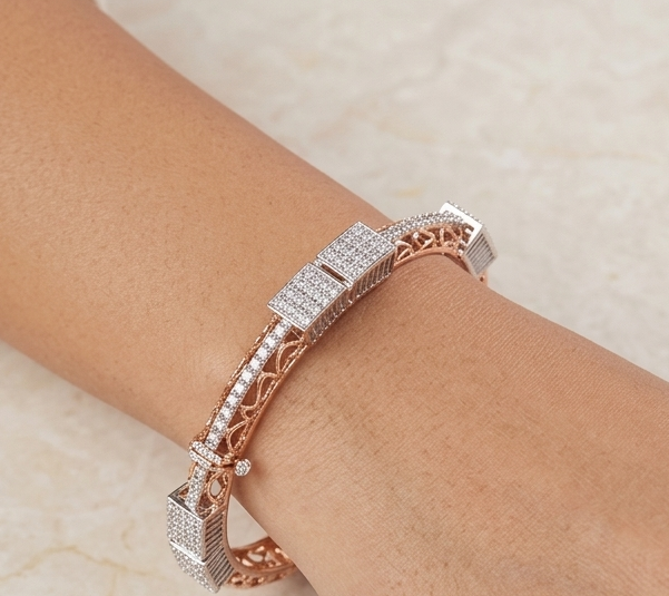 Della mode diamond bangle