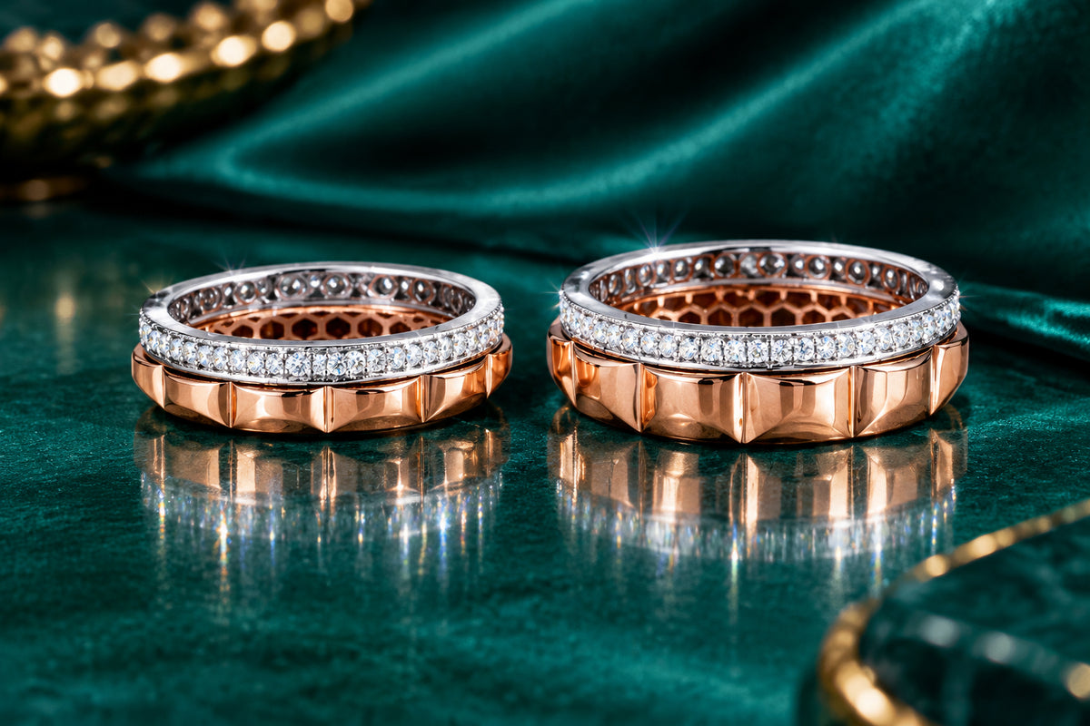 Discover the ultimate symbol of unity: The Duet Eternity Band Set. This exquisite pair features a rose gold band with a dramatic geometric profile, perfectly stacked with a white gold band fully encrusted in brilliant-cut diamonds. A harmonious blend of modern design and timeless sparkle.