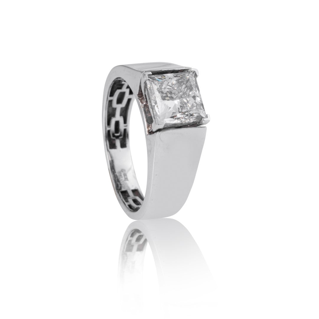 Bold bantam Solitaire ring