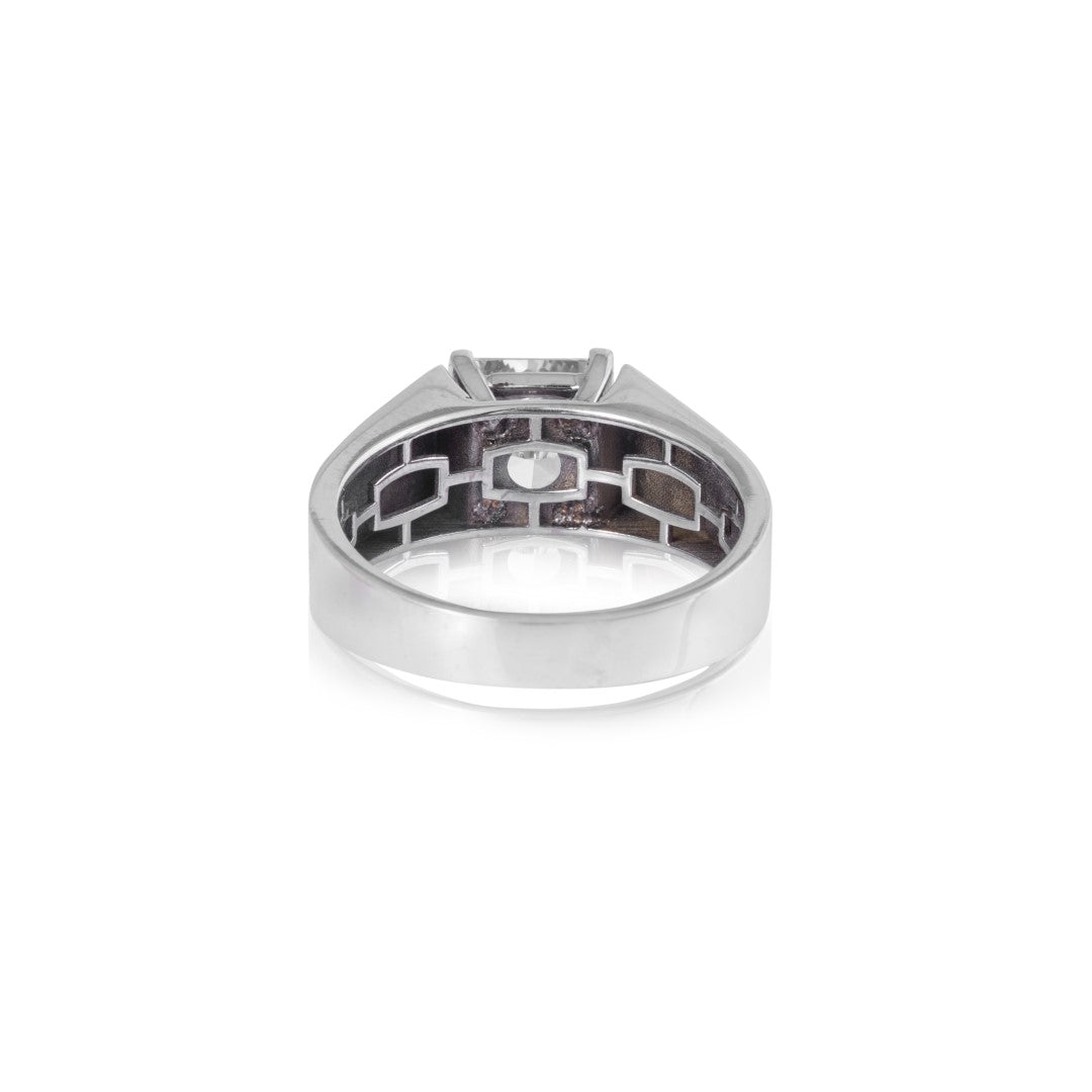 Bold bantam Solitaire ring